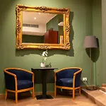 Otel Genius Downtown 3*