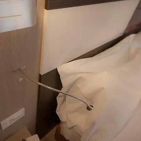 Hotel Genius Downtown 3*