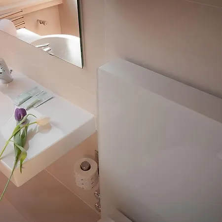 Genius Downtown Hotel