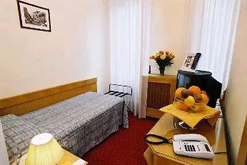 Genius Downtown מלון 3*