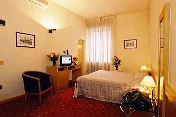 מלון Genius Downtown 3*