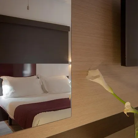 מלון Genius Downtown 3*